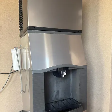 Regency Inn&Suites-2