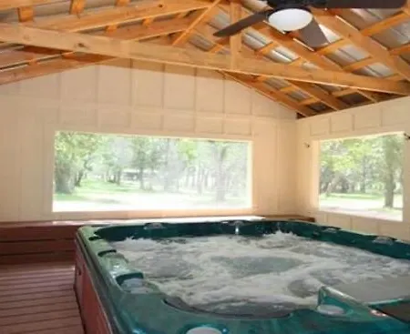 Mendelbaum - Pecan Cabin-3