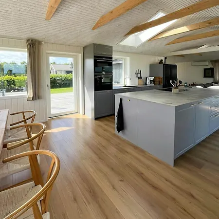 Summer House With Wilderness Bath And Water Views-2