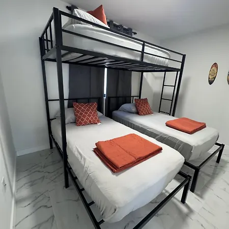 Welcome To Miami! Jacuzzi Sleeps 11-3