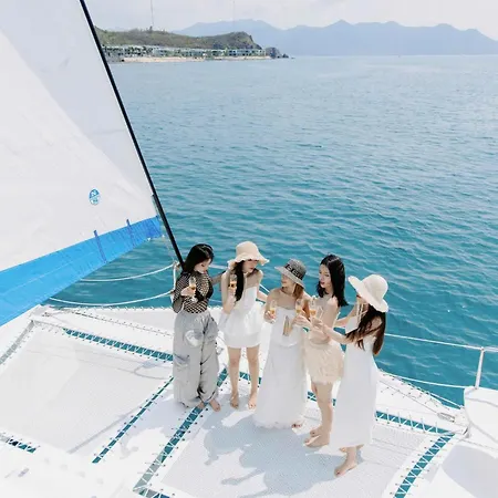 Sunrise Catamaran Yacht Tour-2