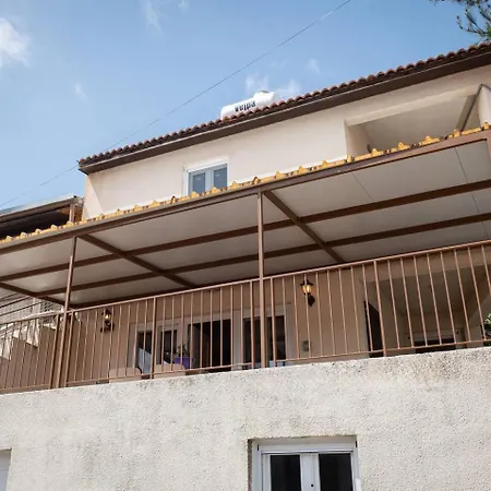 Hubstay Hillside Residence With Private Jacuzzi-2