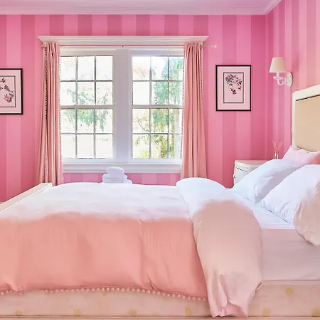 Hollywood Deluxe Homestay-3