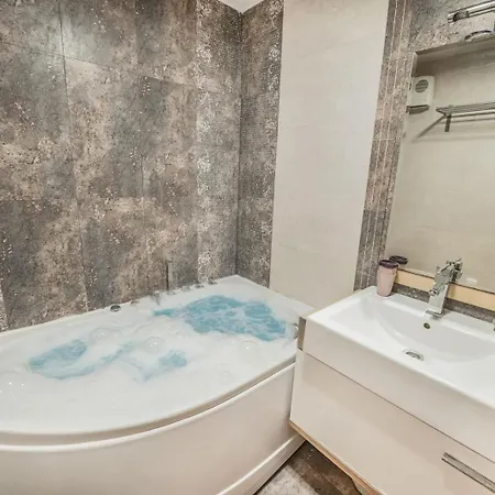 Hot Tub, Lake View, Old Town, Balcony, Parking Apt-3