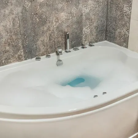 Hot Tub, Lake View, Old Town, Balcony, Parking Apt-2