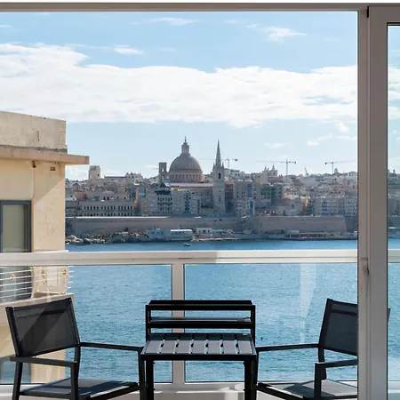 Valletta Bastion View Apartments & Penthouse With Heated Jacuzzi-3
