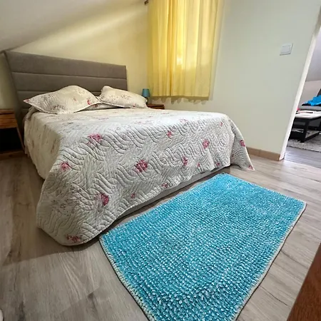 Lovely Newly Refurbished, 1 Bedroom Top Floor Apartment With Sea Views, Fast Wi-Fi Cable Tv And Netflix-2