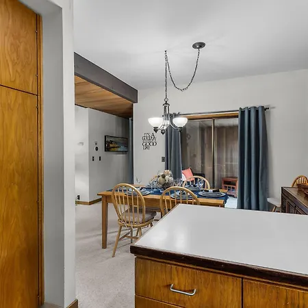 Meadow House 70 - Meredith Lodging-2