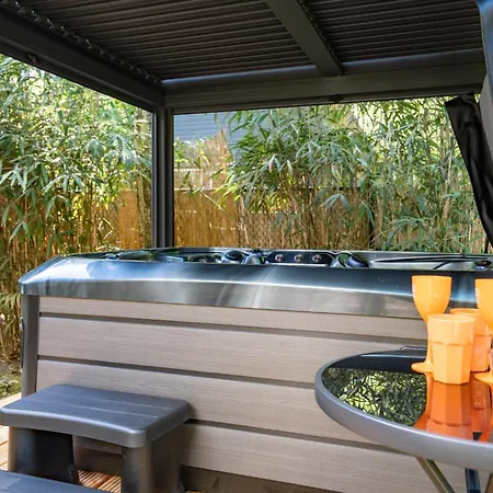 Boshuisje Met Jacuzzi-2