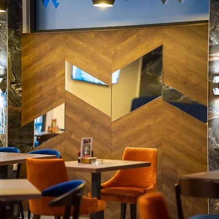 Tomy Forest Cigar Bar-3