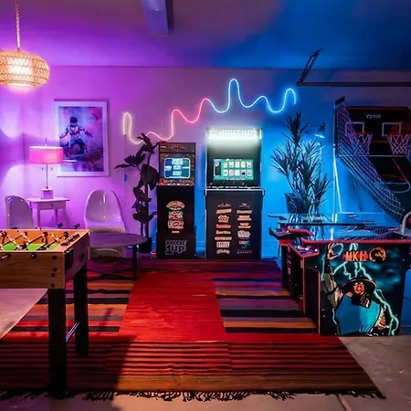 Resort Pool, Spa, Game Room, Fireplace & Billiards-3