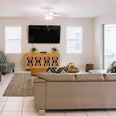 Luxury And Spacious Villa With Pool And Hot Tub Just Minutes From Disney-3