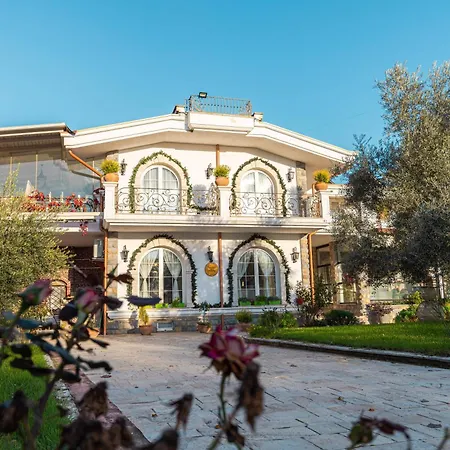 Bujtina E Diellit Boutique Villa-3