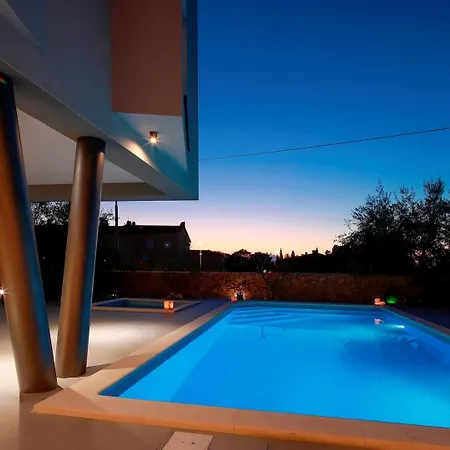 Luxury Villa Lanterna Heated Pool Jacuzzi-3