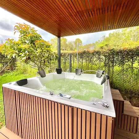 Casa Moderna En El Bosque Jacuzzi Y Deck Privado-3
