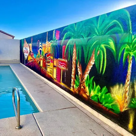 Major Oasis 3 Bd, 2 Bathpool Jacuzzi Fun Mural!-3