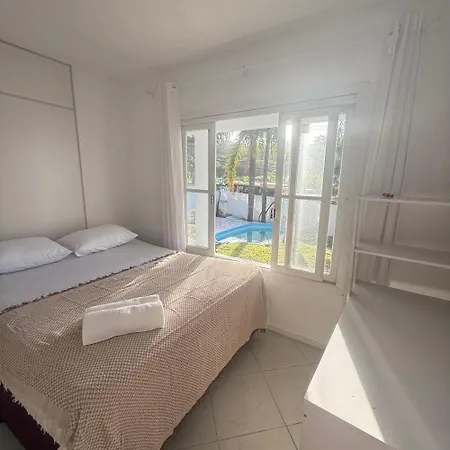 Quartos Em Casa Com Piscina-2