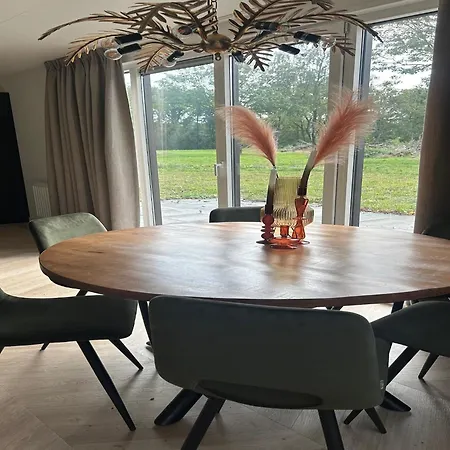 Spacious Holiday Home For 12-Guests, Ulicoten-3
