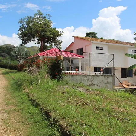 Casa Moderna Con Piscina Privada, Jacuzzi, Melgar Tolima-3