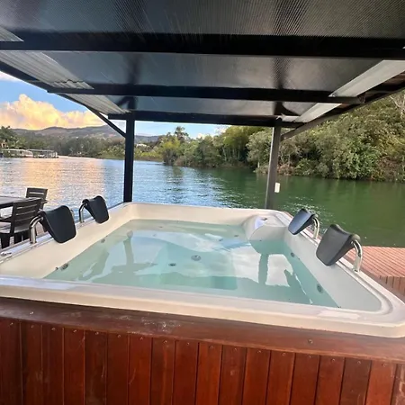 Cabana Flotante Con Jacuzzi-2