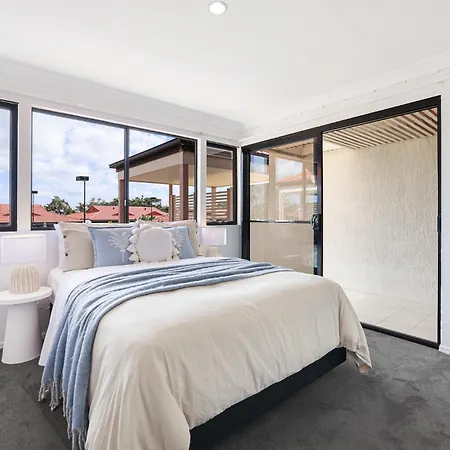 Ocean Fairways Getaway - Beachfront Townhouse Coral Cove-3