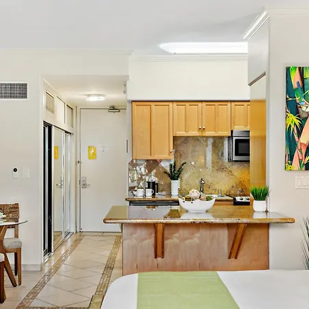 Lahaina Shores Beach Resort 608-3