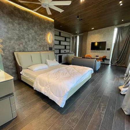 Medlin 8 - Serene Getaway With Outdoor Jacuzzi In Hyderabad By Homeyhuts-2
