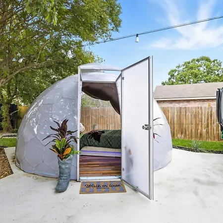 Luxe Family Escape With Games And Hot Tub And Yard-3
