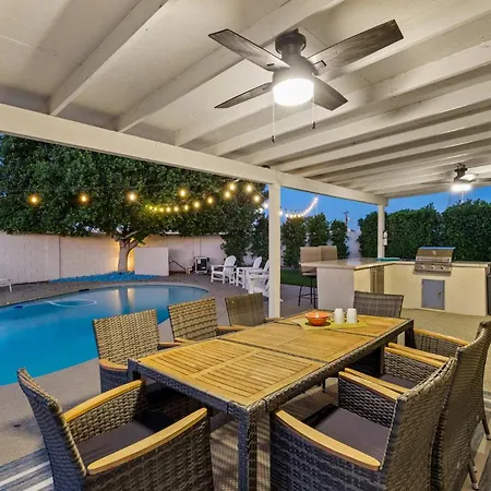 Modern Old Town Oasis - Pool Spa & Outdoor Kitchen-3