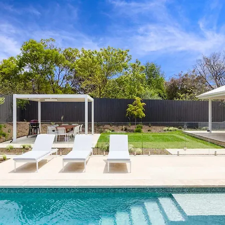 Wagstaff Sands Pool & Spa Alfresco Dining-2