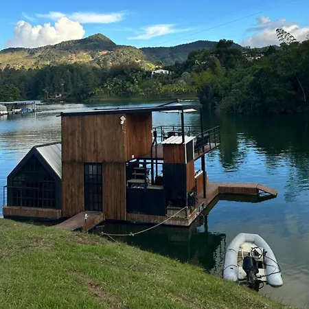 Cabana Flotante Con Jacuzzi-3