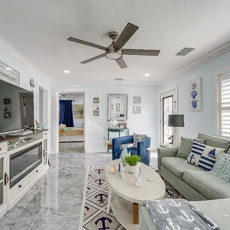Steps To Madeira Beach! Modern Family Getaway-2