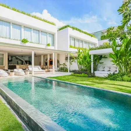 Yahira Stunning Garden 5 BR Private Pool Villa-2