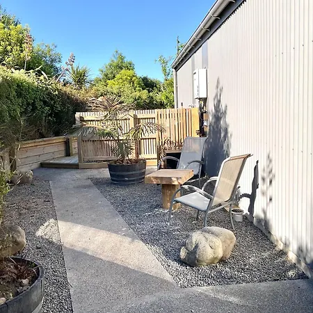 Modern Greytown Cottage And Cabin With Outdoor Bath-2