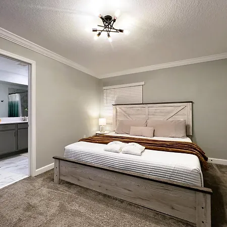 4263Pd-New Listing- 5 Bed/4 Bath-Private Pool-2