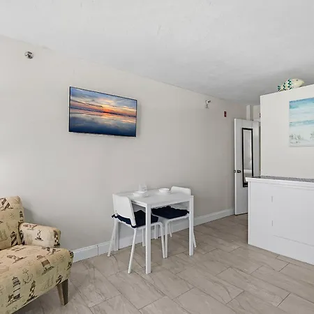 Daytona Sandpiper Harbour Beach Resort 219-3