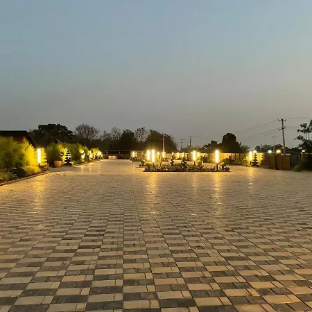 Jasmin 7- Peaceful Retreat With Jacuzzi In Hyderabad By Homeyhuts-3