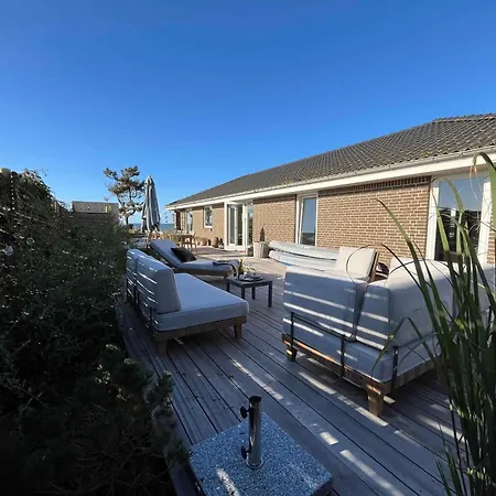 Magnificent Seaside Villa With Stunning Views-3