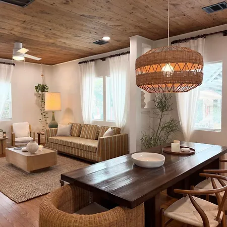 Poolside Getaway With Courtyard, Hot Tub, Easy World Cup Access-2