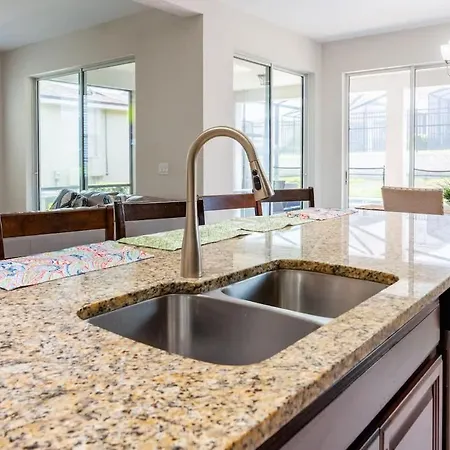 Luxury And Spacious Villa With Pool And Hot Tub Just Minutes From Disney-2