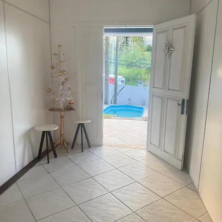 Quartos Em Casa Com Piscina-3