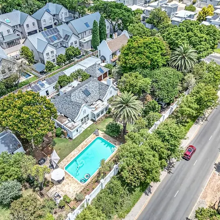 Elegant Bryanston Home-Hot Tub And Garden Retreat-3