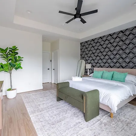 Luxury Retreat | Hot Tub + Game Room Near Dt-2