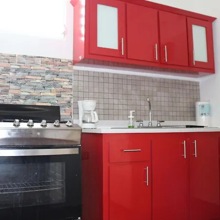 Comfortable 2Br Getaway For 6 Guests With Pool Access-3