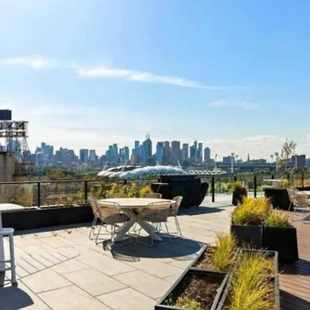 Stylish 2 Bedroom Cremorne Apartment With City Views-2