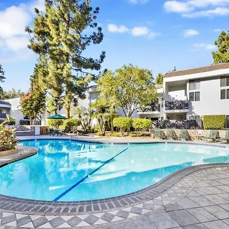 A Tranquil Retreat In Tarzana Ca-3