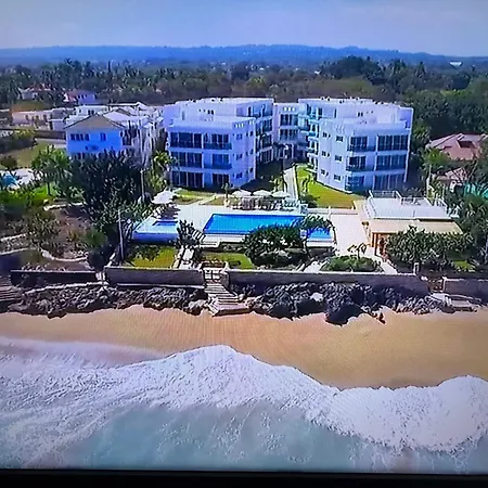 Luxury Oceanfront Condo-2
