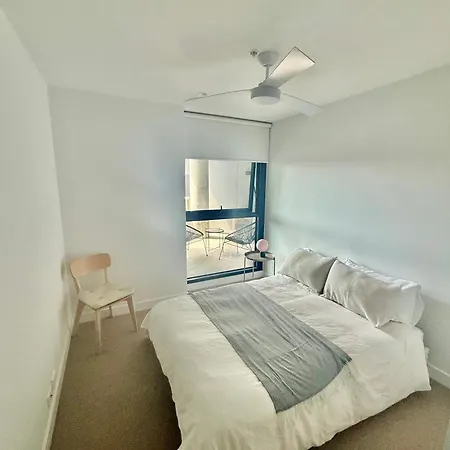 Stylish 2 Bedroom Cremorne Apartment With City Views-3