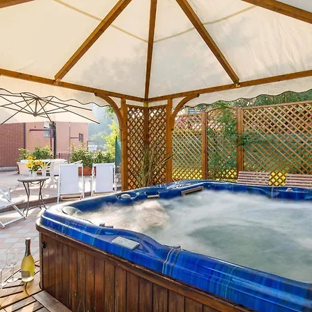 Apartment Wohnung Mit Jacuzzi Und Terrasse By Interhome-2