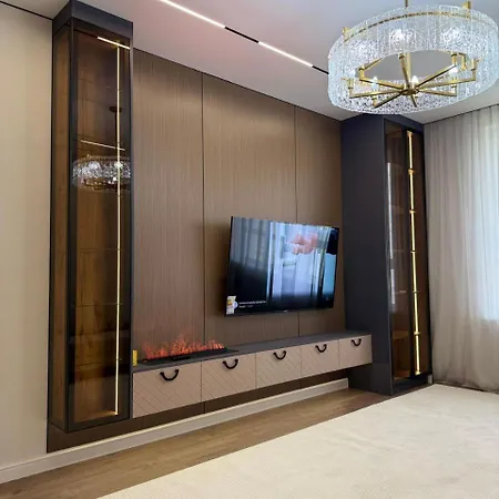 Modern, Freshly Renovated In The Very Center Of The City-3